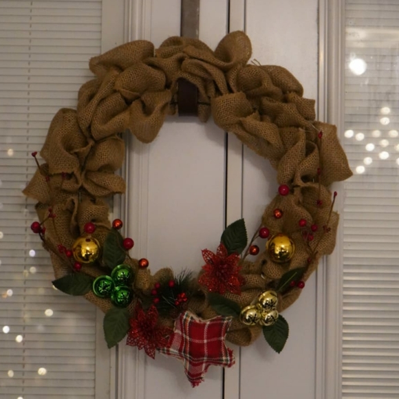 Homemade burlap Christmas wreath - Picture 4 of 5